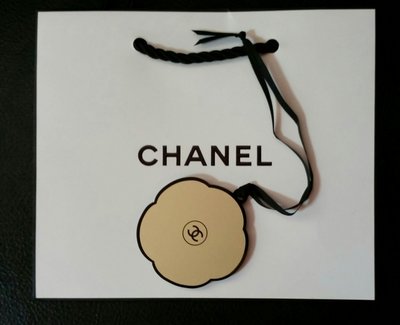 Chanel 香奈兒 2018 全新 米色時尚系列 花朵造型吊飾