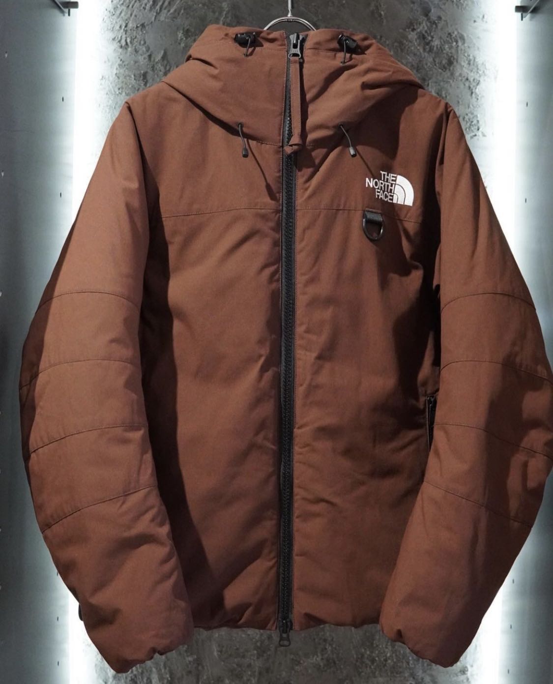 日本The North Face Firefly Insulated Parka 連帽外套NY82231。太陽選