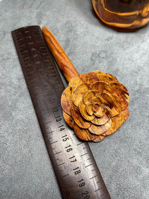 w髮簪，大玫瑰花，海南黃花梨木材質，純手工雕刻制作，尺寸細節如