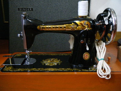 勝家[ SINGER ]   埃及人面獅身圖案 -- 古董型電動縫紉機
