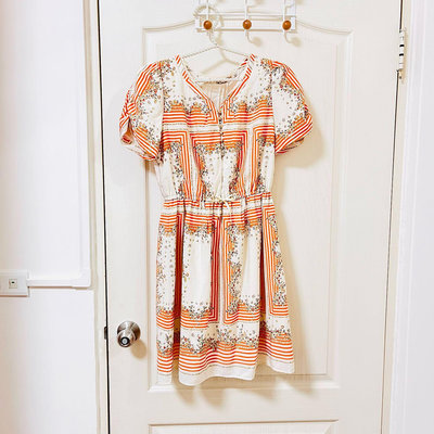 近新 日本製 ef-de 日本品牌 質感布料 夏日俏麗白橘色 度假感碎花洋裝