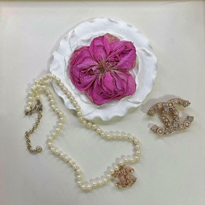 Chanel 香奈兒中古粉色琺瑯水晶花朵珍珠項鍊