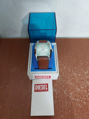 義大利 Diesel 柴油錶 陽刻時標 放射錶盤 腕錶 手錶