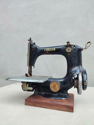 西洋古董小型縫紉機