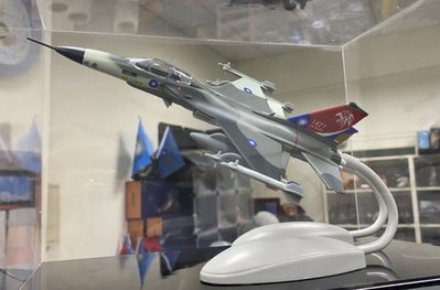 {我愛空軍} 空軍 蒼鷹 尾翼 塑鋼精品飛機模型 經國號 IDF 機種1:72