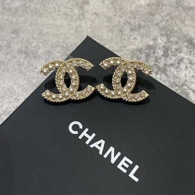 Chanel 耳環 大LOGO珍珠耳環 《精品女王全新&amp;二手》