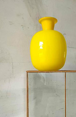 早期 亮黃色 玻璃花瓶 裝飾瓶 . 高26 肚徑17