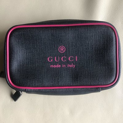 [品味人生]保證正品 Gucci 黑底 桃紅色logo  帆布防水材質  化妝包 多功能收納包 三C收納包