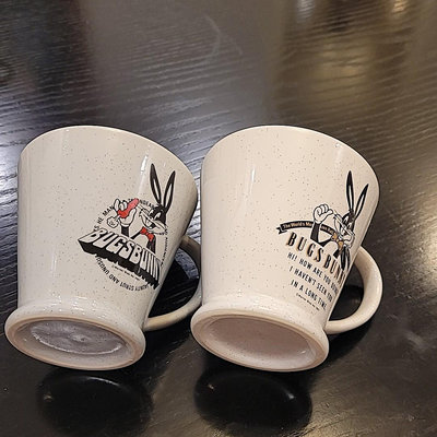 【二手】日本回流馬克杯芝麻釉的兔子杯兩只顏色不一樣的杯型呈喇叭出口 回流瓷器 茶杯 咖啡杯【禪靜院】-4651