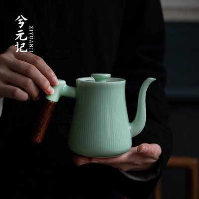 現貨熱銷-日式青瓷茶壺家用細嘴木柄正把泡茶具陶瓷豎紋功夫茶具單壺單個茶壺單壺