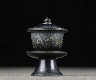 日本純銅金工器皿，御盞（杯）。一個蓋杯，一個天目盞（專門拿來