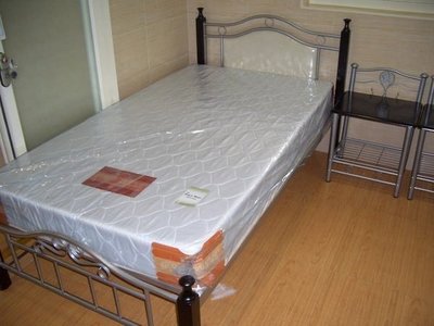 ☆溫馨小屋☆**A型印花布單人彈簧床墊(免費處理舊床墊；台北地區免運費包送到家)