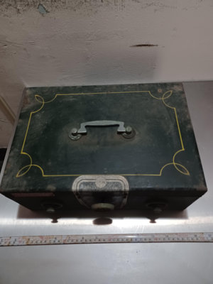 古董鐵製保險箱