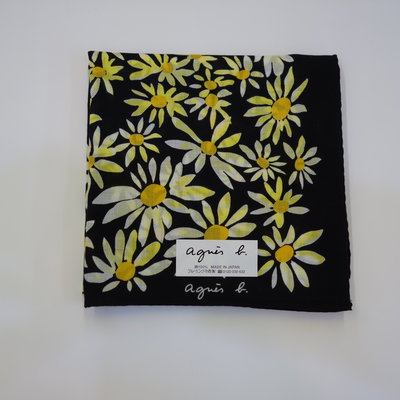 ☆注目の日本製agnes b 新款黑色黃花柄agnes b字樣手帕/領巾☆