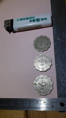 香港 加油 2大幣、扇貝冠形、女王 銘馨易拍~110MD02 早期 1979～81年 貳圓 錢幣/硬幣( 3連枚ㄧ標 )