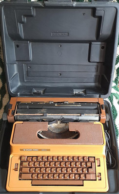 早期SILVER-REED打字機2600