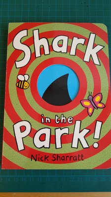 二手《Shark in the Park》硬頁書 Nick Sharratt
