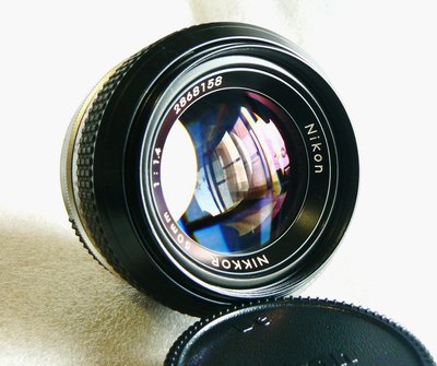 【悠悠山河】*新品同* 五顆星最佳彩衣--Nikon原廠 Nikkor 50mm F1.4 大光圈人像鏡 水晶光學玻璃