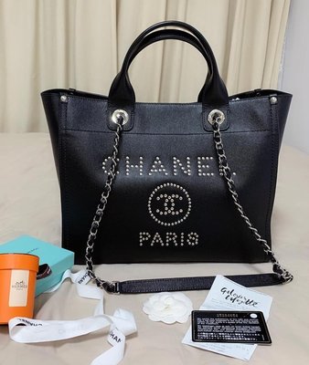 小巴黎二手名牌 真品 未使用Chanel 黑色荔枝牛皮 沙灘包 有購證