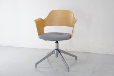 【現貨 中古良品】高雅耐用 舒適好坐 櫸木膠合板 Plywood  白橡木實木貼皮 辦公椅 電腦椅 保持良好