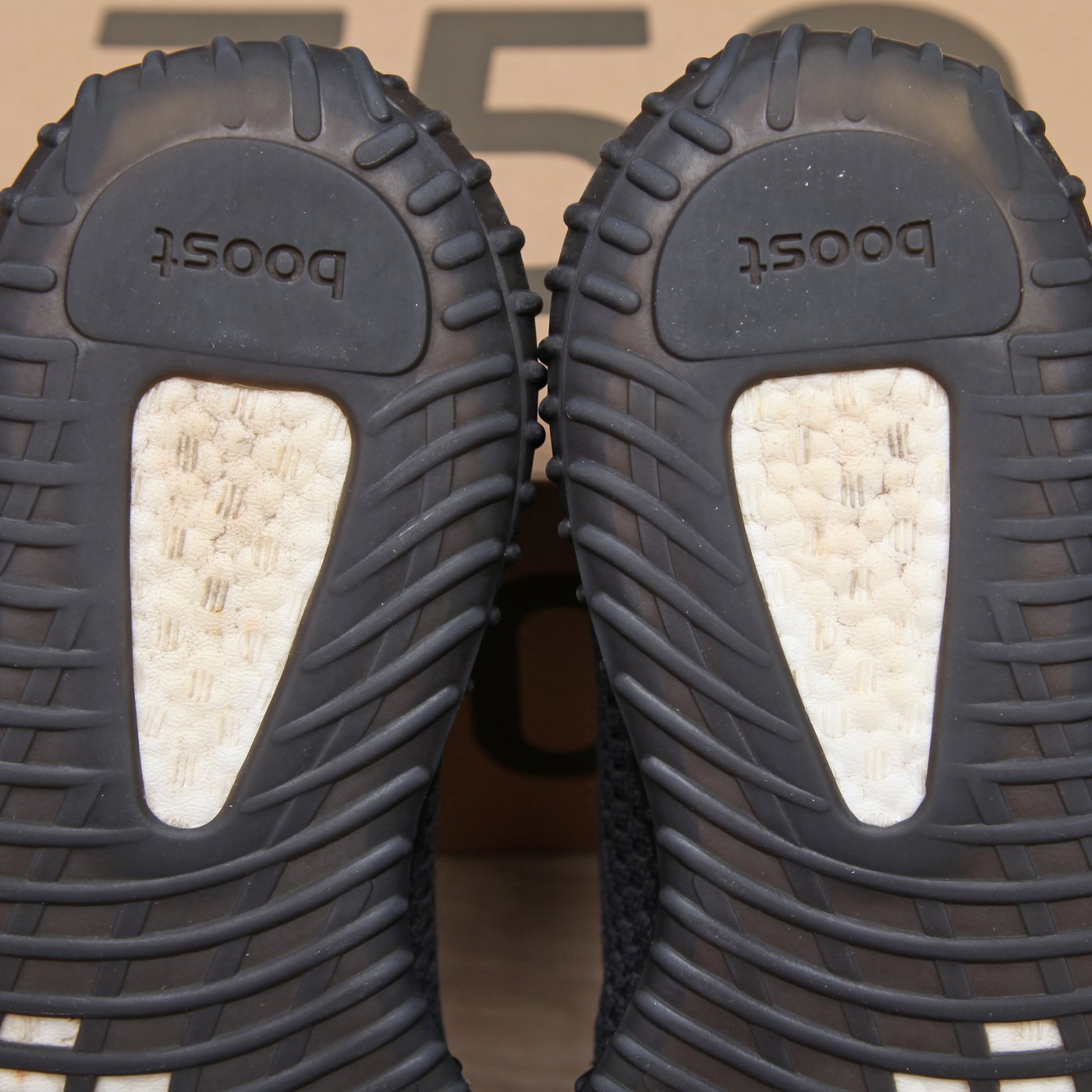 US 10.5 美品2019 adidas YEEZY BOOST 350 V2 全黑鞋帶反光黑天使 