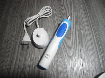 二手 【德國百靈Oral-B】 3709 電動牙刷 含充電器