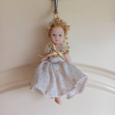 【MarsC】1970年代迷你陶瓷洋娃娃（金色圓點點洋裝）（25072366）