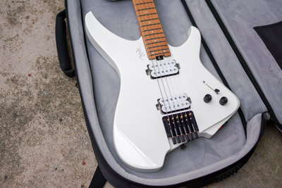 音箱設備AGUDA 阿骨打新款 電吉他 MUSIC BOY 白色 無頭固定小雙搖音響配件