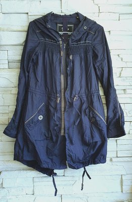 ❤特價❤全新TOUGH/SALAD深藍光澤風衣外套，原價7180