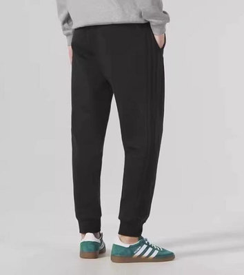 【Japan潮牌館】Adidas 愛迪達 男褲2023冬季新款運動休閒褲簡約透氣加絨針織長褲IJ8885