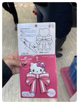 ♥小花凱蒂日本精品♥Hello Kitty大阪環球影城限定 蝴蝶結 造型 矽膠 可彎式 磁鐵 置物磁鐵 96537503