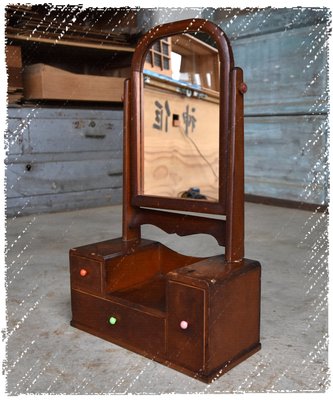 ^_^   多   桑     台 灣 老 物 私 藏 ----- 小尺寸的台灣老檜木桌上型鏡台