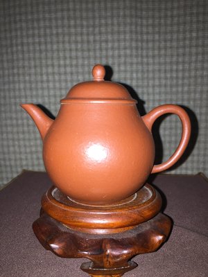 早期紫砂壺—秋水款式，泥料:老朱泥(大紅袍)，獨孔出水，空壺容量約200CC