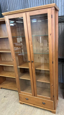 盡其用二手家具生活館  質感佳三尺實木玻璃書櫃/實木書架 新北蘆洲自取價4800