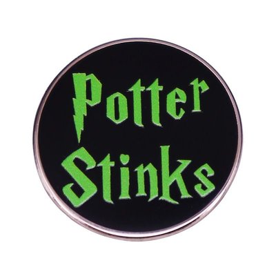 "Potter Stinks"胸針魔法學院靈感徽章