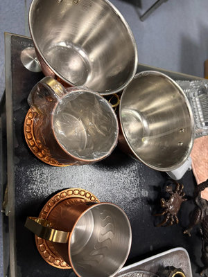 日本回流一堆銅，杯子杯托完好，兩個銅缽品相一般稍許有點凹有氧