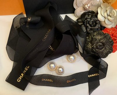 Chanel （新款限量黑金緞帶+珍珠）🙋可自製髮圈、手圈飾品等；Chanel這顆珍珠是有點份量的，粗細價格不同喔！