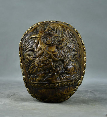 藏傳尼泊爾純手工鏨刻嘎巴拉碗，銅鎏銀手工敲打鑲嵌，黑天財神嘎巴拉碗法器，高17公分寬13公分7公分重量330 FY11073