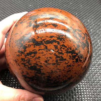 天然紅曜石球擺件，一物一圖，直徑11.6厘米，重1965克，