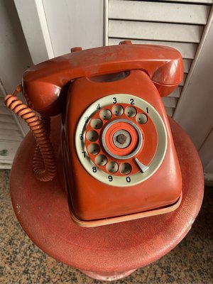 阿公的舊情人 古董 早期 橘色 轉盤電話 含底盤