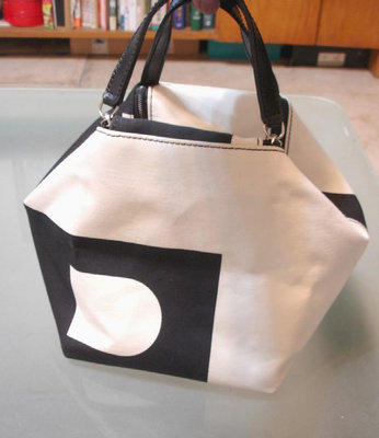 品相佳 特殊可變形款 瑞士BALLY 女性 立體大B Logo帆布+牛皮帶  拉鍊式手提包 (特價真品) 32 cm