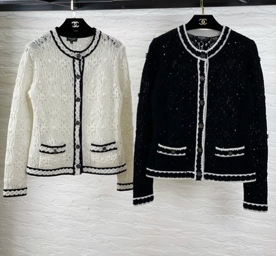 Chanel 香奈兒  早春新款系列，四季通搭，羊絨紗線，蓬松柔軟🌿質感非好，小香的每件衣服都是有很高的工藝，毛衣織片上含有五種工藝