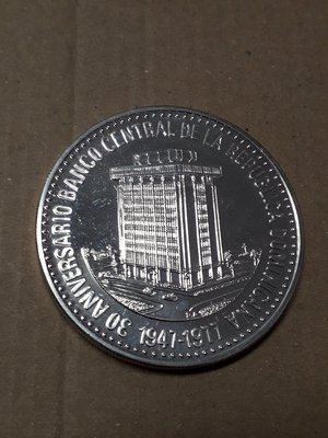 多明尼加中央銀行30週年30披索紀念銀幣，78克重，銀成份0.925