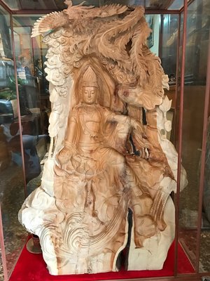 乾坤閣 紅豆杉觀音雕刻 櫃子長80cm.寬35cm.高119cm