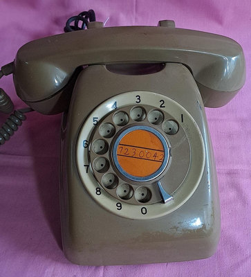 NO:149529# 早期70年代600A1-(BN)轉盤式軍綠色電話機