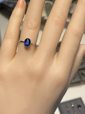 【18K金藍寶石戒指】18K金天然藍寶石戒指 湛藍閃爍 高淨度 細緻花邊 輕盈靈動