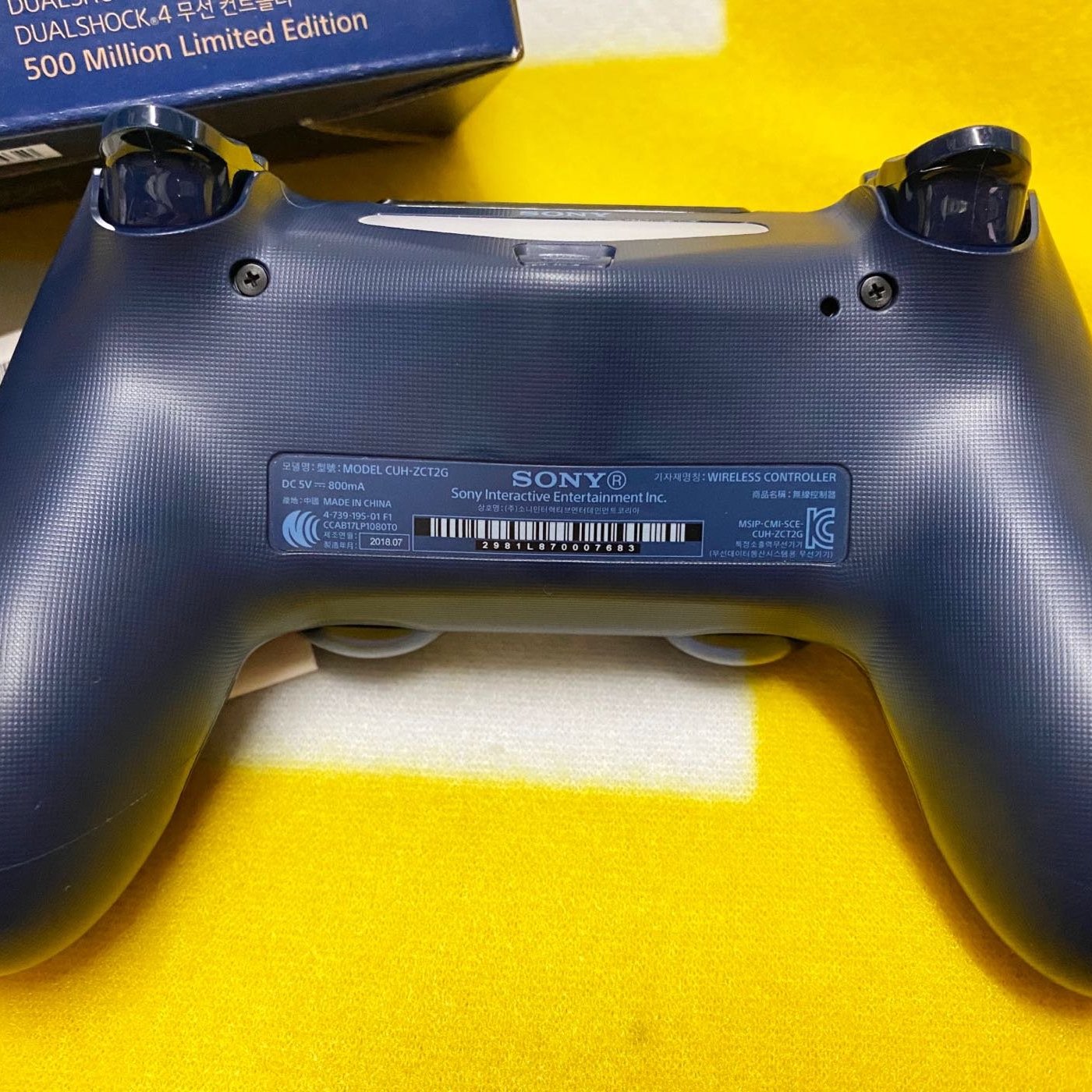 Sony PlayStation 4 500 Million Dualshock 4 無線控制器 (CUH-ZCT2G 50) 限定生產販售