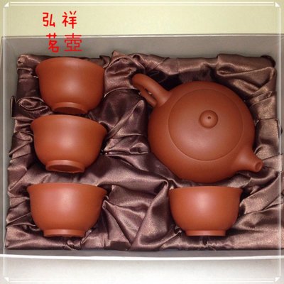 鶯歌陶瓷老街37號*弘祥茗壺*朱泥（以茶會友）雕刻茶壺加4茶杯禮盒組（贈送禮盒）