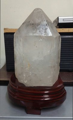尋寶屋：珍藏~天然白水晶柱，淨重3.4公斤，改運招財~便宜賣