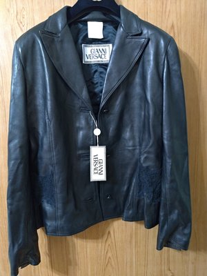新品原價3990美元 Gianni Versace 凡賽斯黑色小羊皮蕾絲西裝皮衣夾克